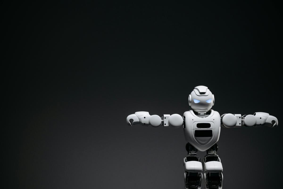 We've Been Training Junior Data Engineers Wrong: AI Just Made It Obvious.